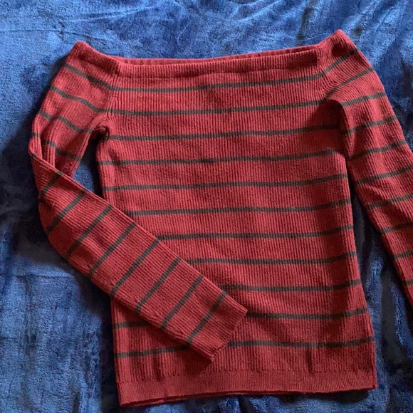 American eagle off the shoulder sweater - Picture 1 of 4